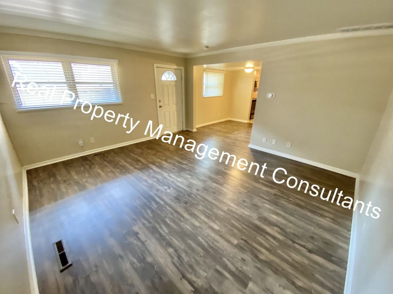 4201 Clark Ave - Photo 3 of 15