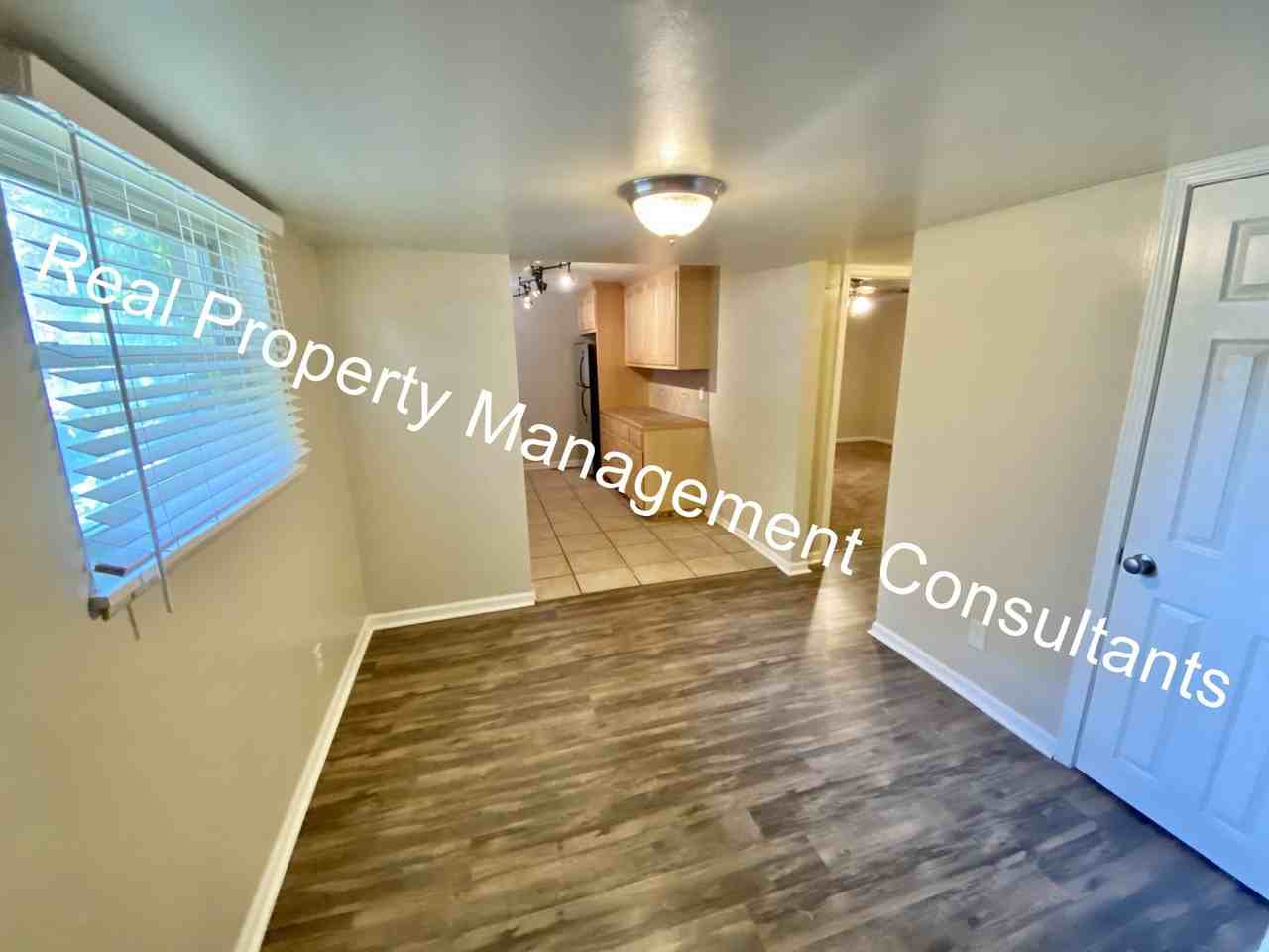 4201 Clark Ave - Photo 5 of 15