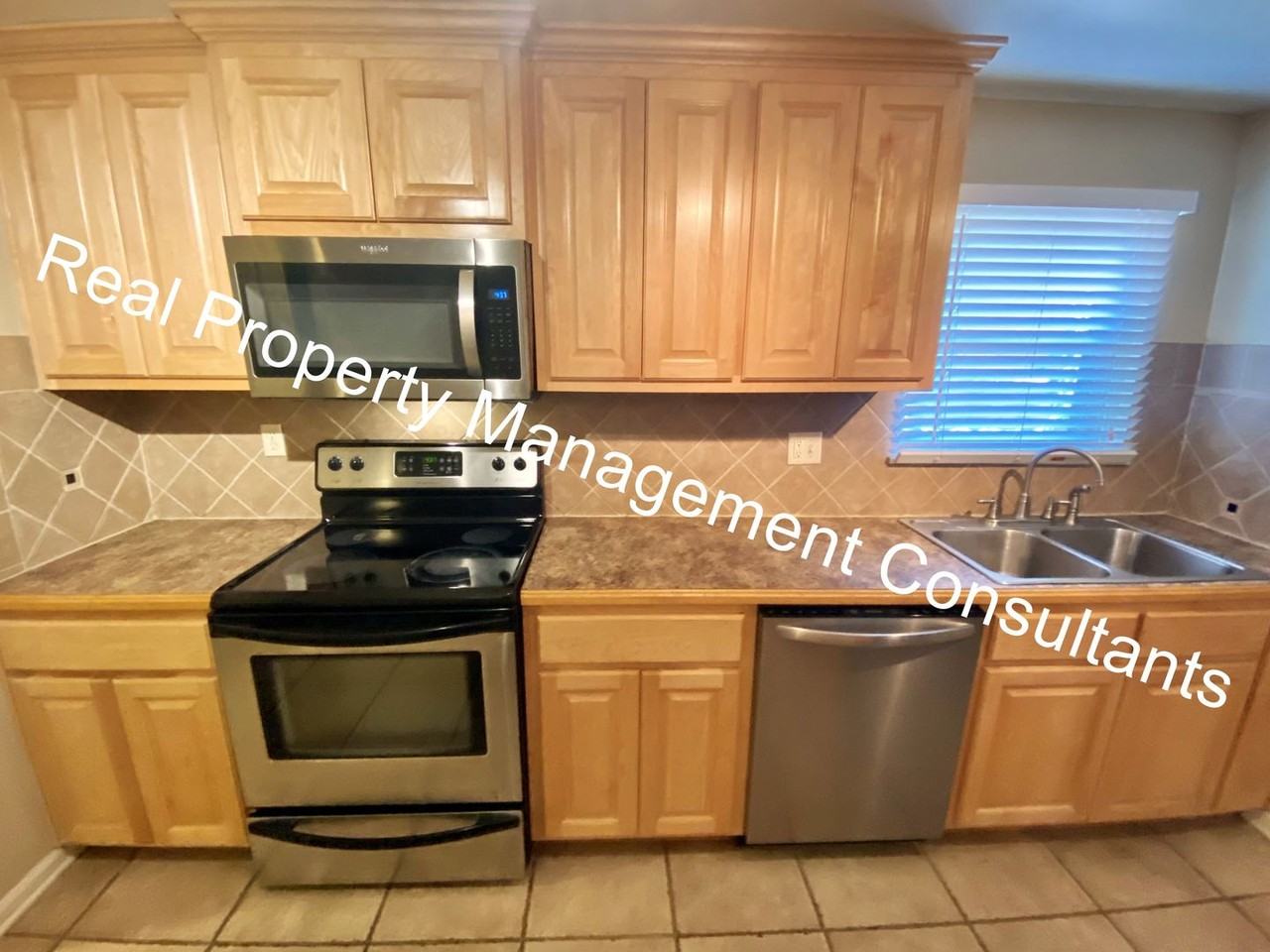 4201 Clark Ave - Photo 7 of 15