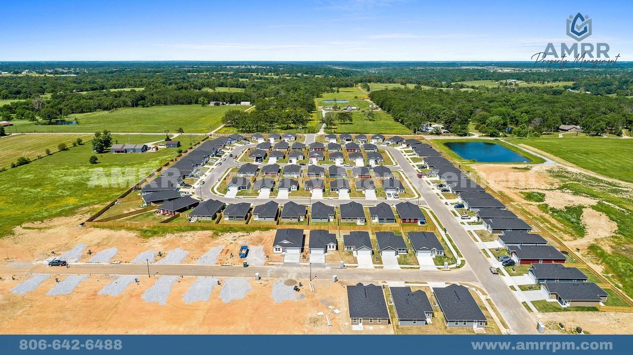 123 Sw Vicki St - Photo 2 of 37