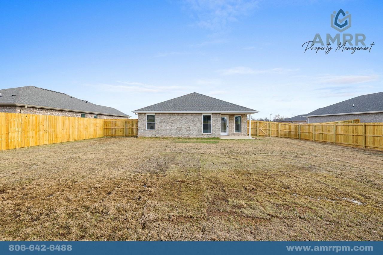 123 Sw Vicki St - Photo 3 of 37