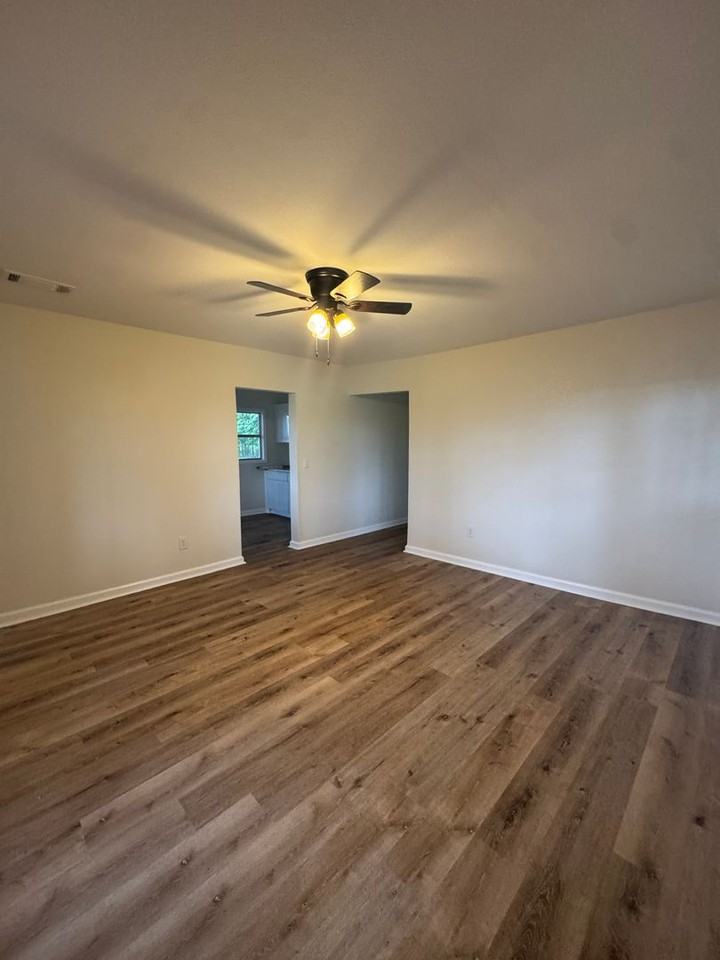 2204 Barnhill Rd - Photo 4 of 15