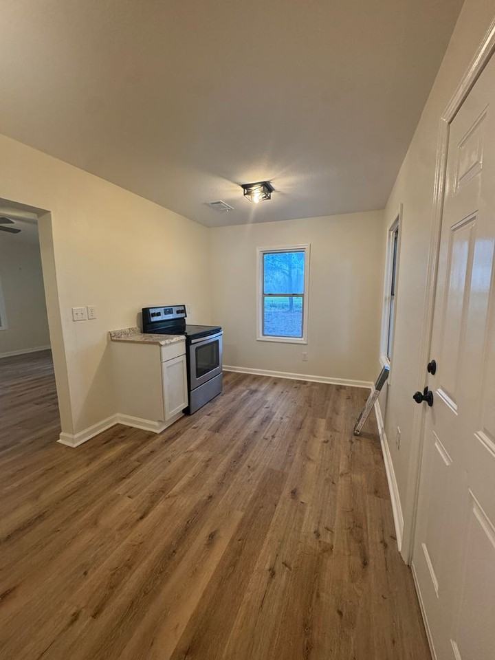 2204 Barnhill Rd - Photo 5 of 15