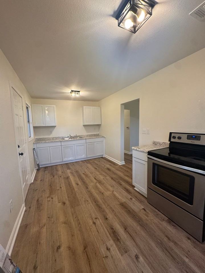 2204 Barnhill Rd - Photo 6 of 15