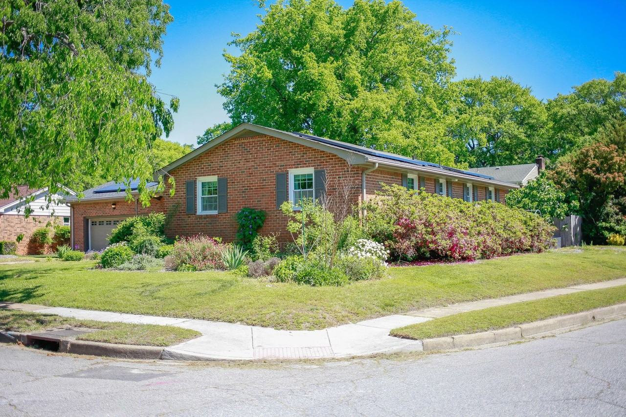 6800 Woodridge Dr - Photo 2 of 50