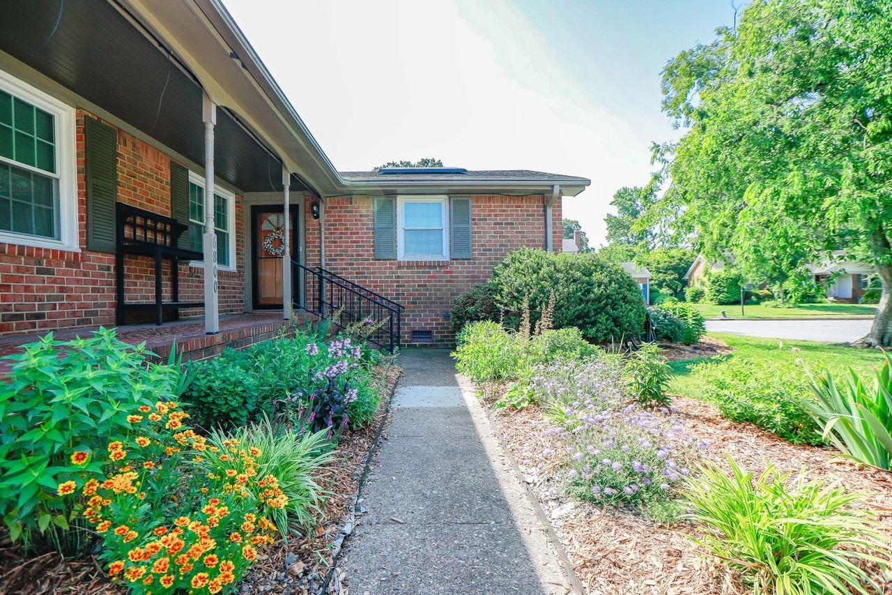 6800 Woodridge Dr - Photo 3 of 50