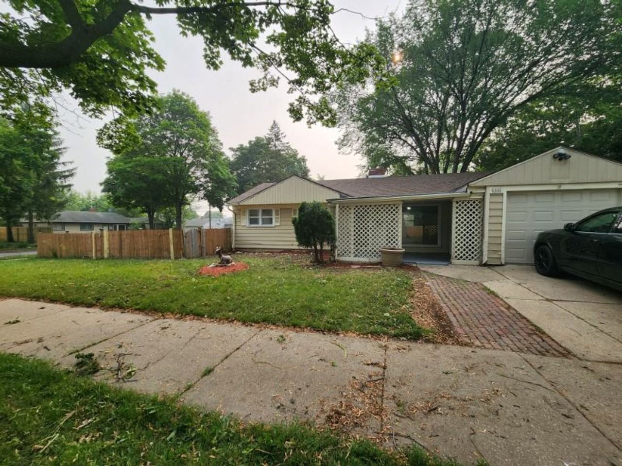 5643 N 58th St - Photo 2 of 10