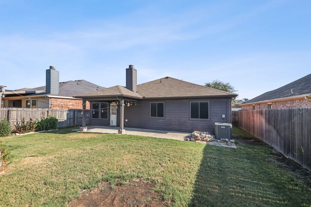 8824 Yosemite Trl - Photo 3 of 27