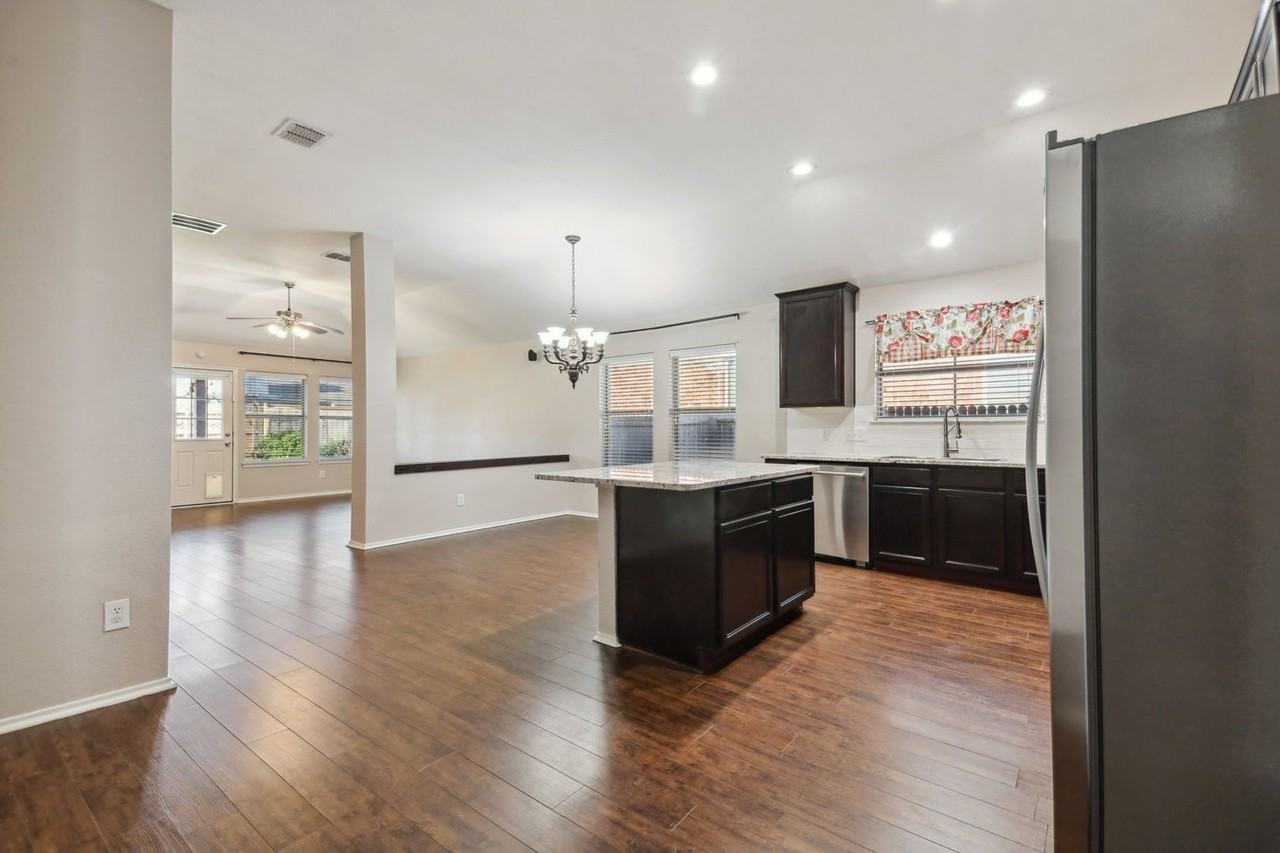 8824 Yosemite Trl - Photo 5 of 27