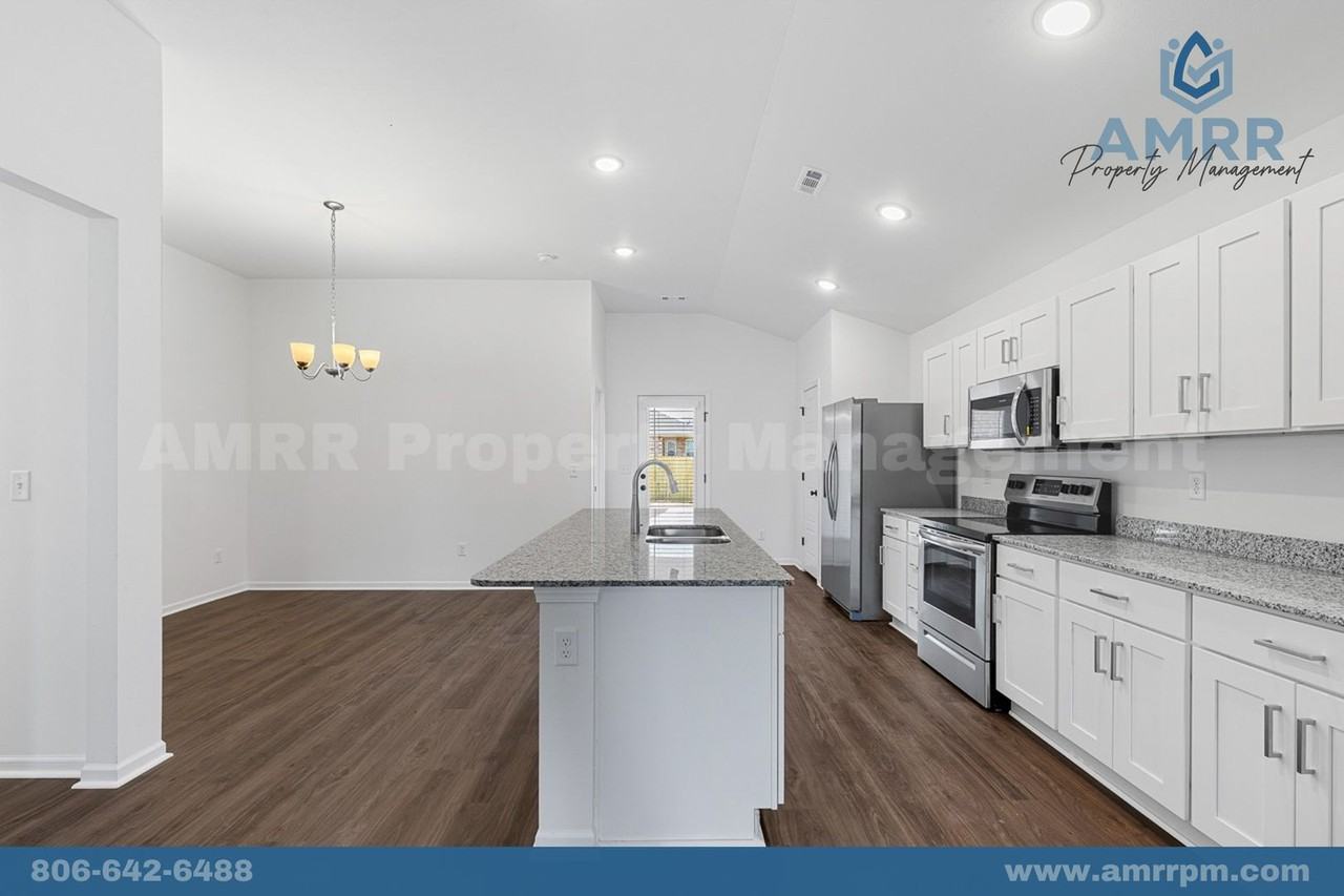 1010 Sw Shirley Ave - Photo 2 of 31