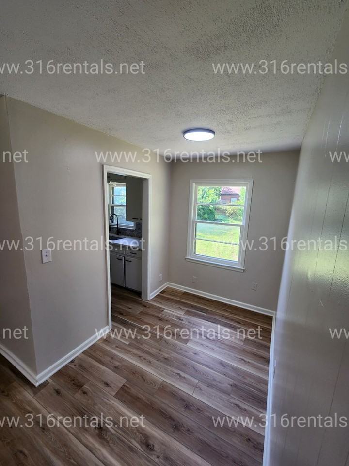 1681 Kenmar St - Photo 4 of 11