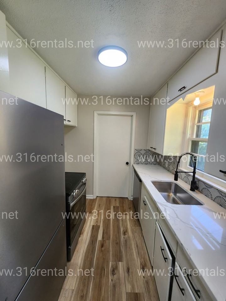 1681 Kenmar St - Photo 5 of 11