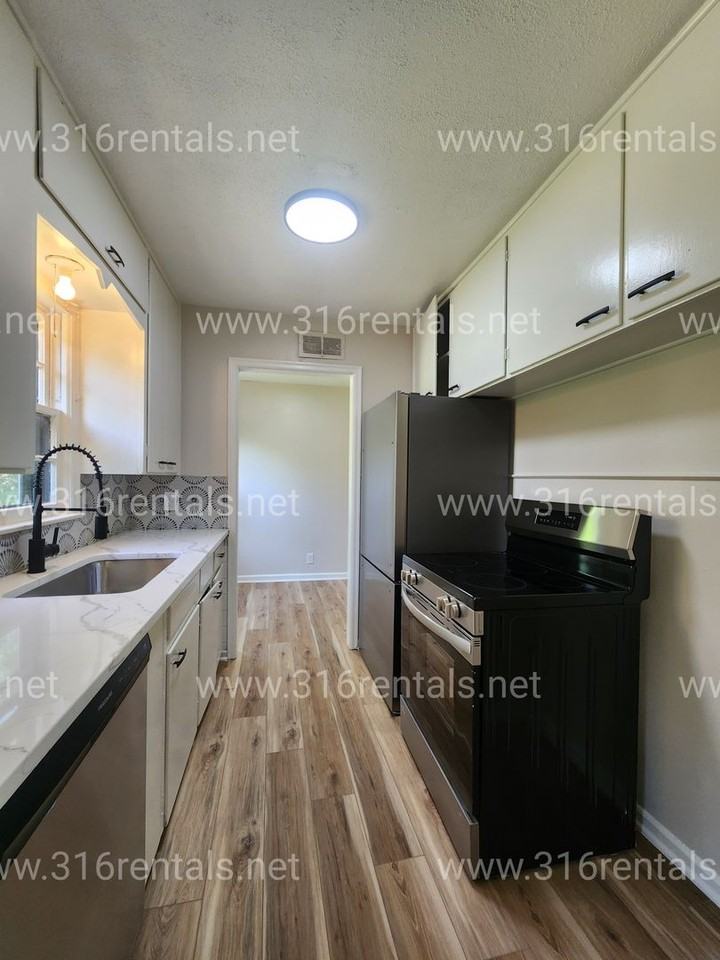 1681 Kenmar St - Photo 6 of 11