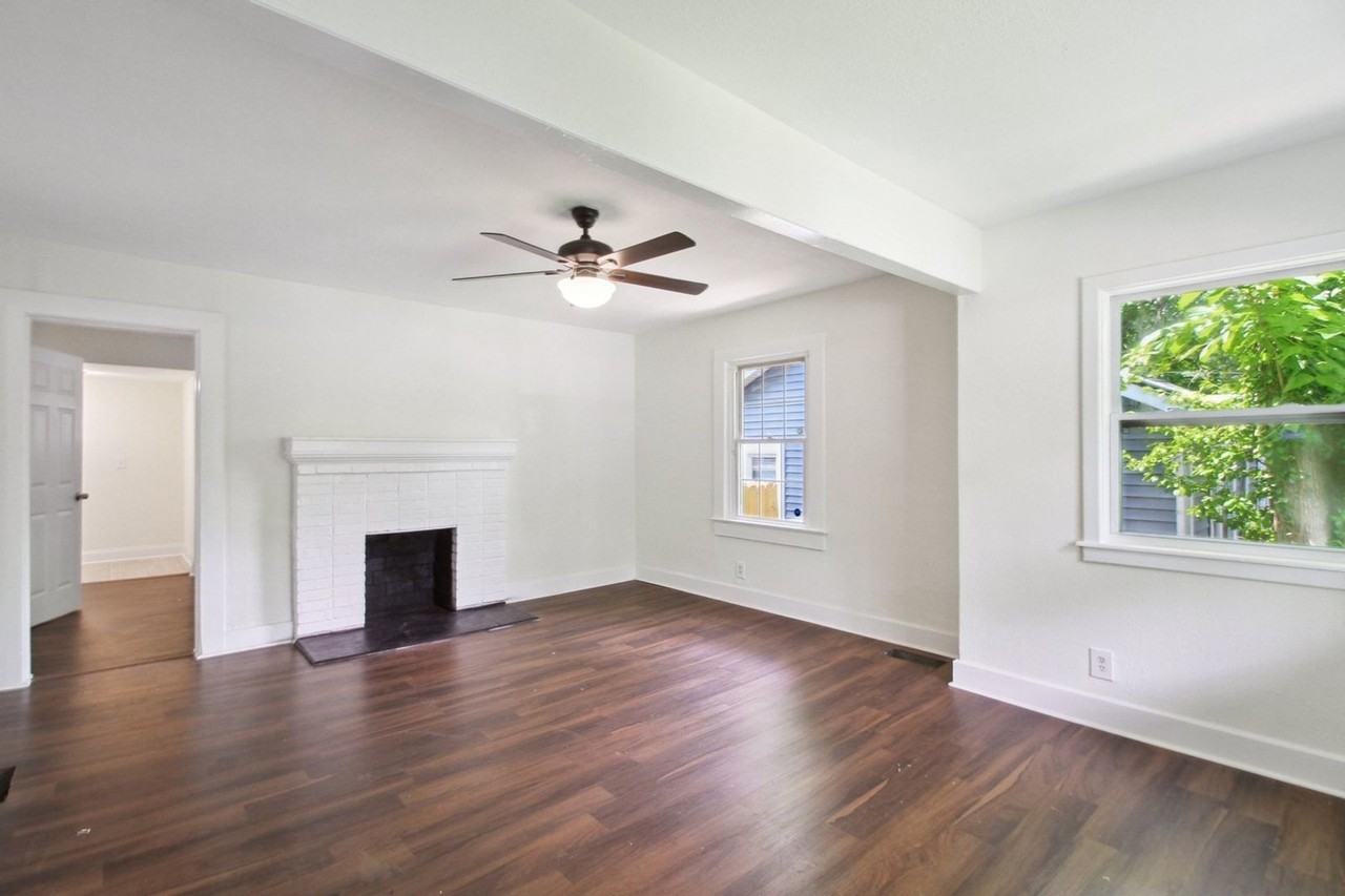 34 Holly Rd Nw - Photo 3 of 16