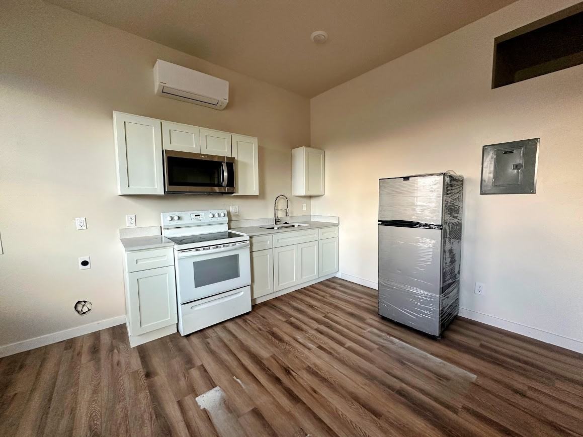 321 27th St #4 - Photo 2 of 11