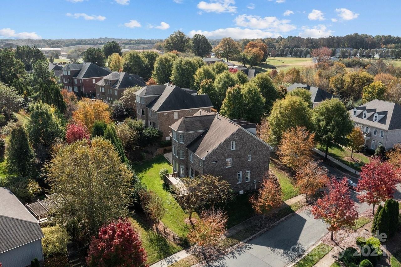 9440 Wallace Pond Dr #NA - Photo 3 of 44