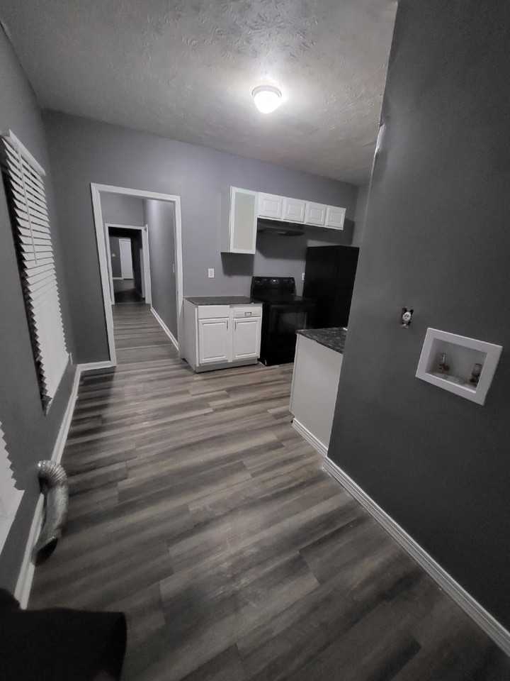 806 Xenia Ave #NA - Photo 2 of 5