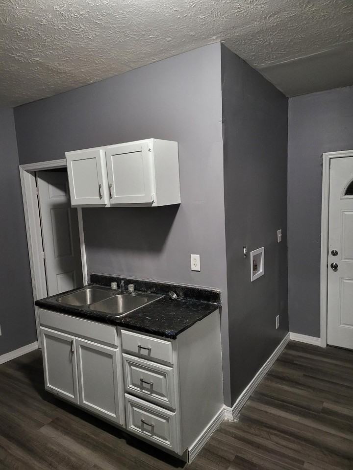 806 Xenia Ave #NA - Photo 3 of 5
