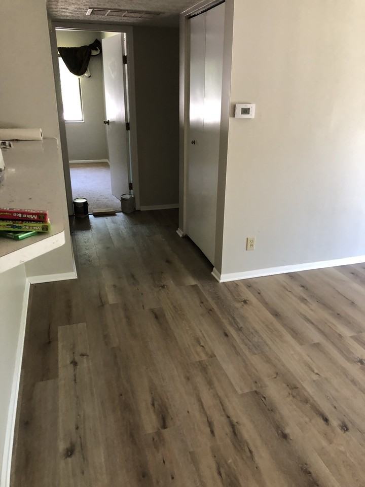 725 W Main St #E - Photo 3 of 12