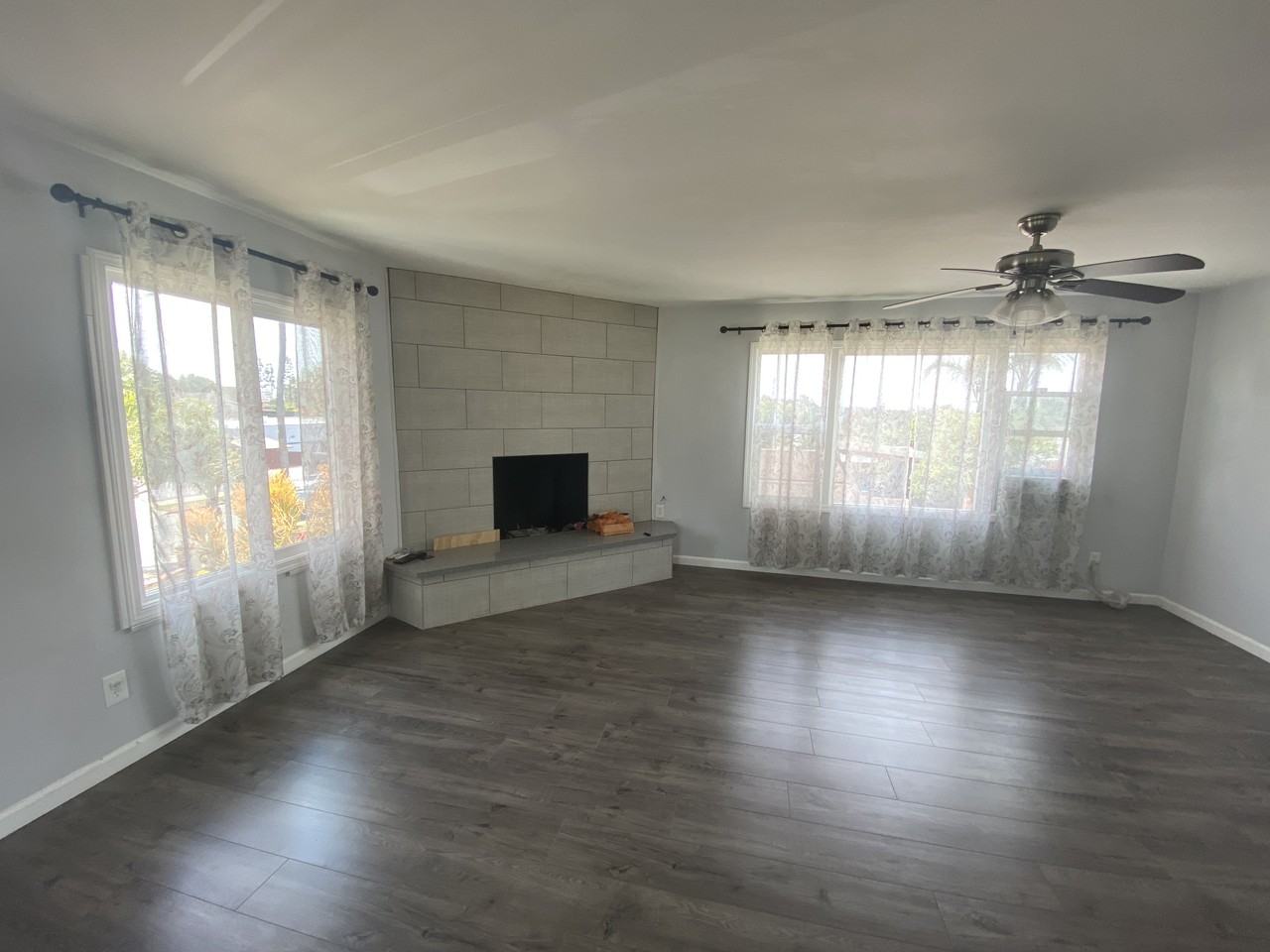 845 East 13th Street - Photo 3 of 11