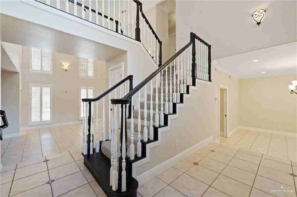 5501 N 1st Ln - Photo 3 of 29