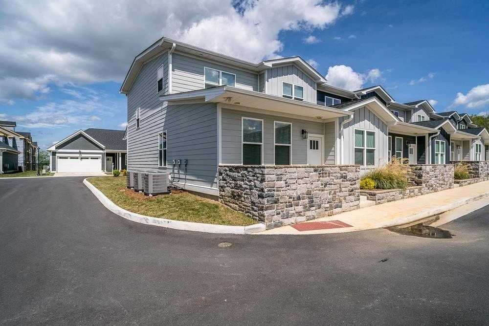 1528 Crownpoint Dr - Photo 2 of 50