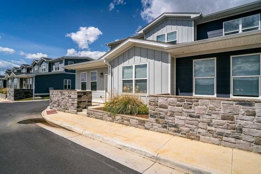 1528 Crownpoint Dr - Photo 3 of 50