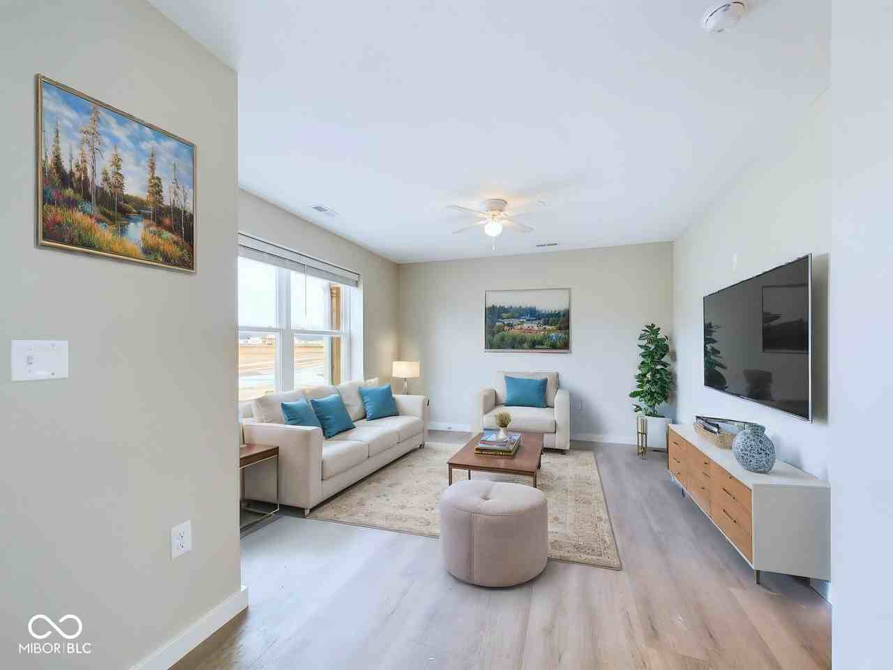 10149 W Sherry Ln - Photo 2 of 26