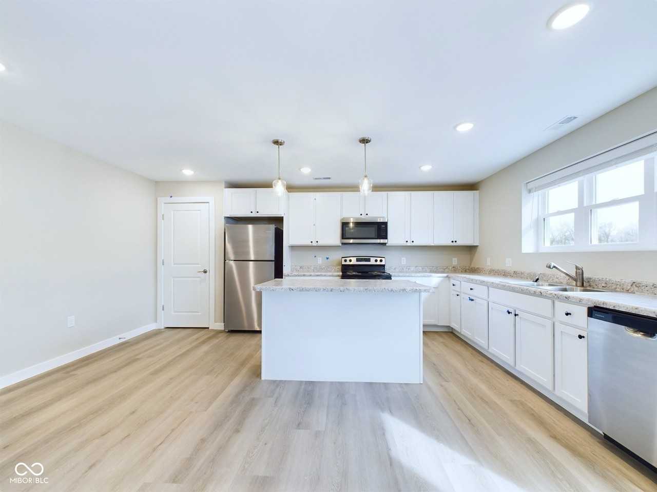 10149 W Sherry Ln - Photo 6 of 26