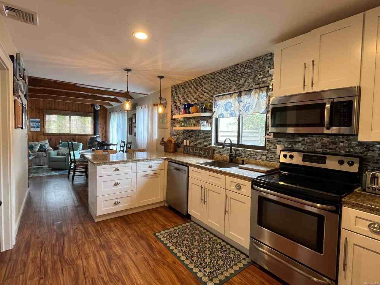 142 Bungalow Walk - Photo 5 of 17