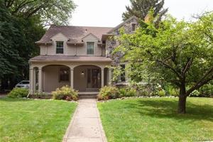 featured image of 19451 Argyle Cres