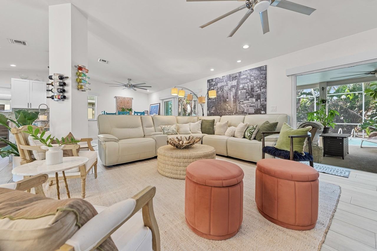 726 Se Seahouse Dr - Photo 3 of 29