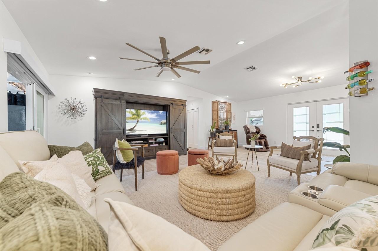 726 Se Seahouse Dr - Photo 4 of 29