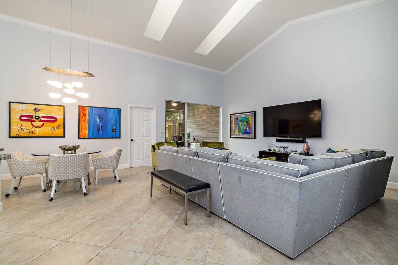 2102 Mahogany Pl - Photo 3 of 19