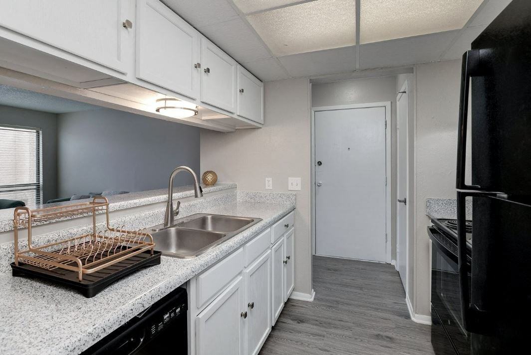 Horizons East - Photo 4 of 39