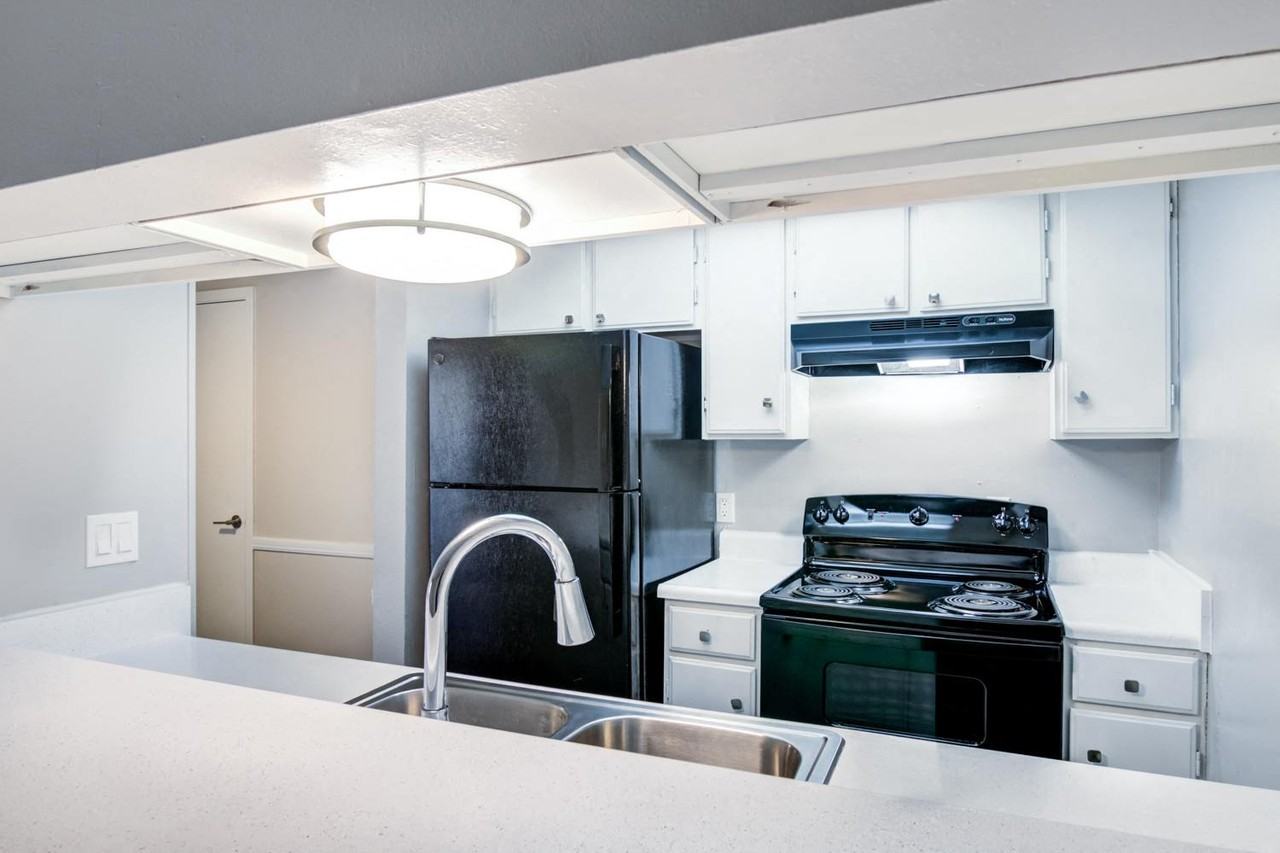 Horizons East - Photo 5 of 39