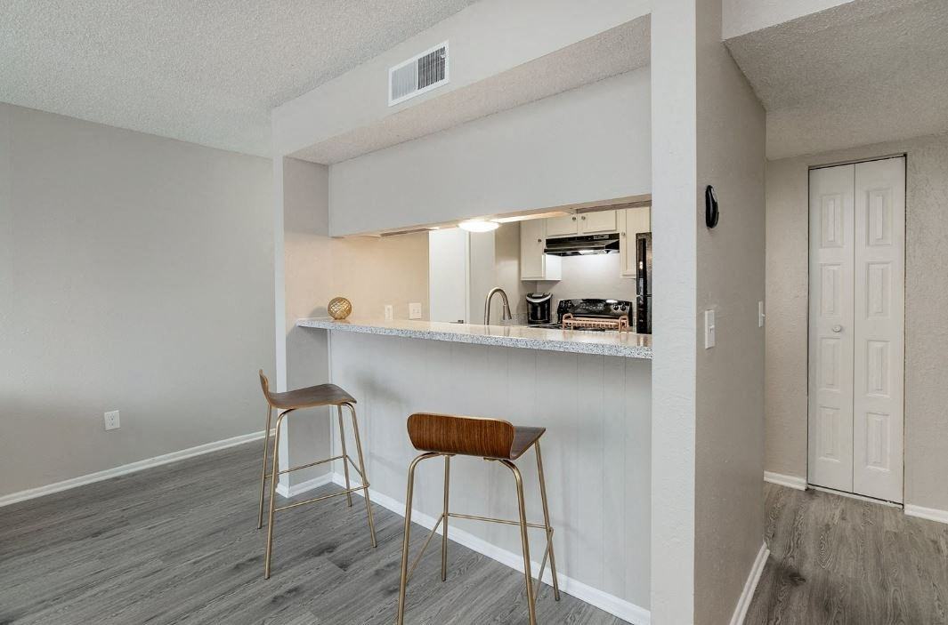 Horizons East - Photo 6 of 39