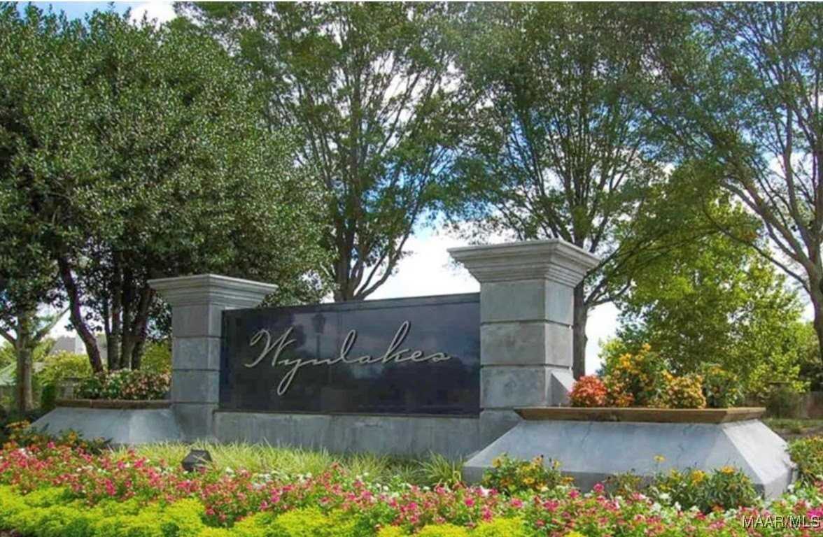 7071 Mid Pines Cir - Photo 3 of 16