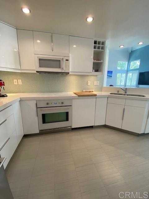 7215 Calabria Ct - Photo 4 of 17