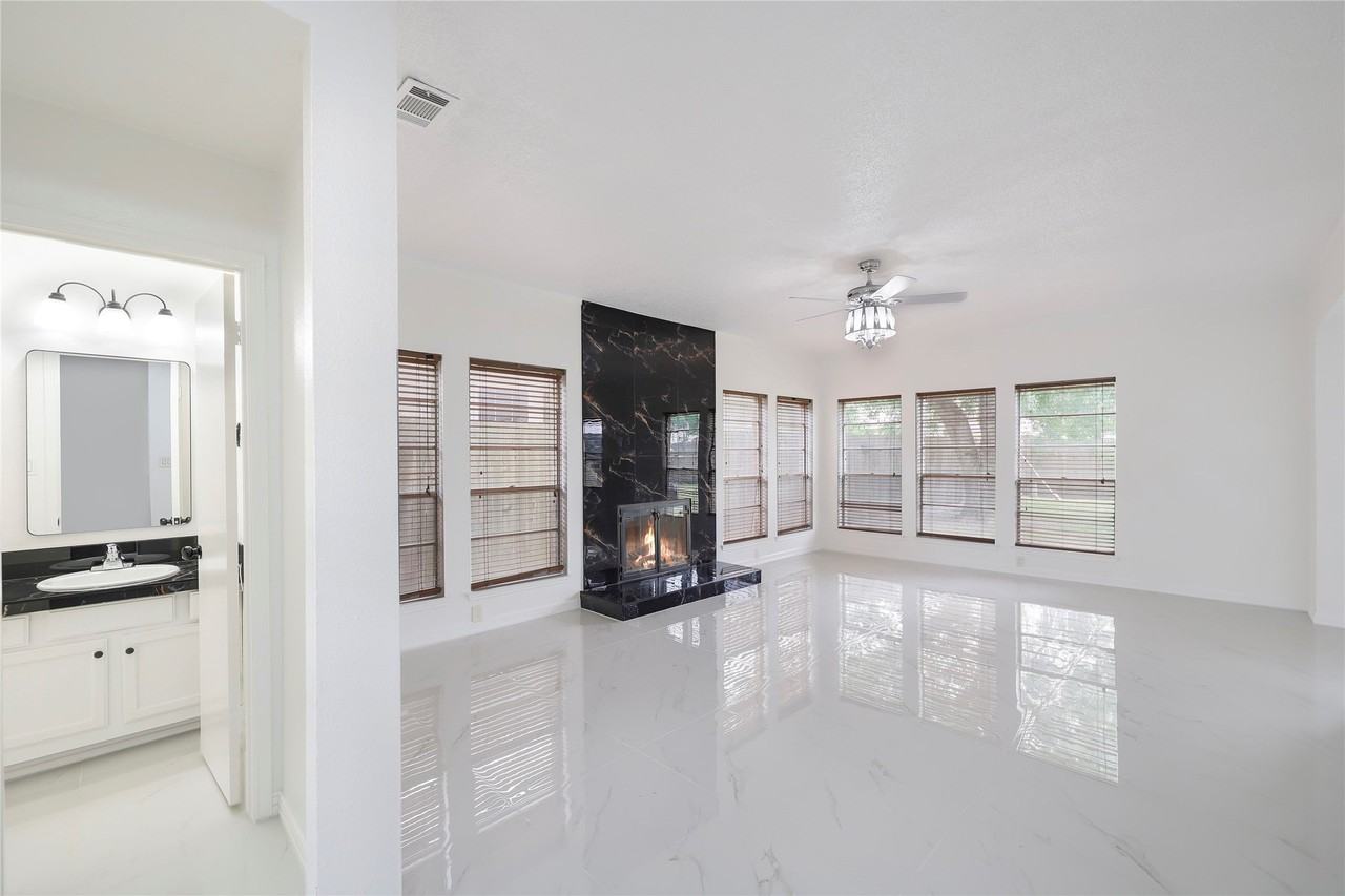 21459 Park Timbers Ln - Photo 5 of 28