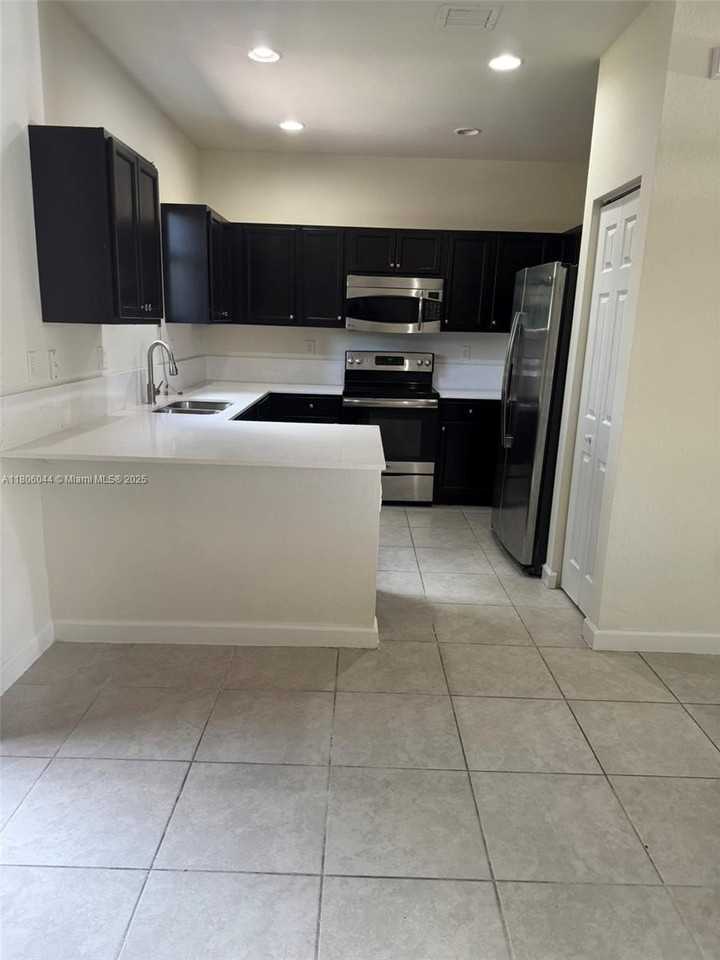 3737 Se 2nd Dr - Photo 2 of 15