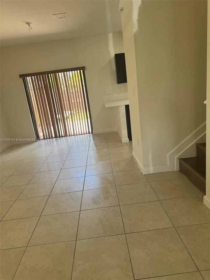 3737 Se 2nd Dr - Photo 3 of 15