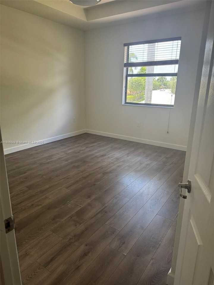 3737 Se 2nd Dr - Photo 6 of 15