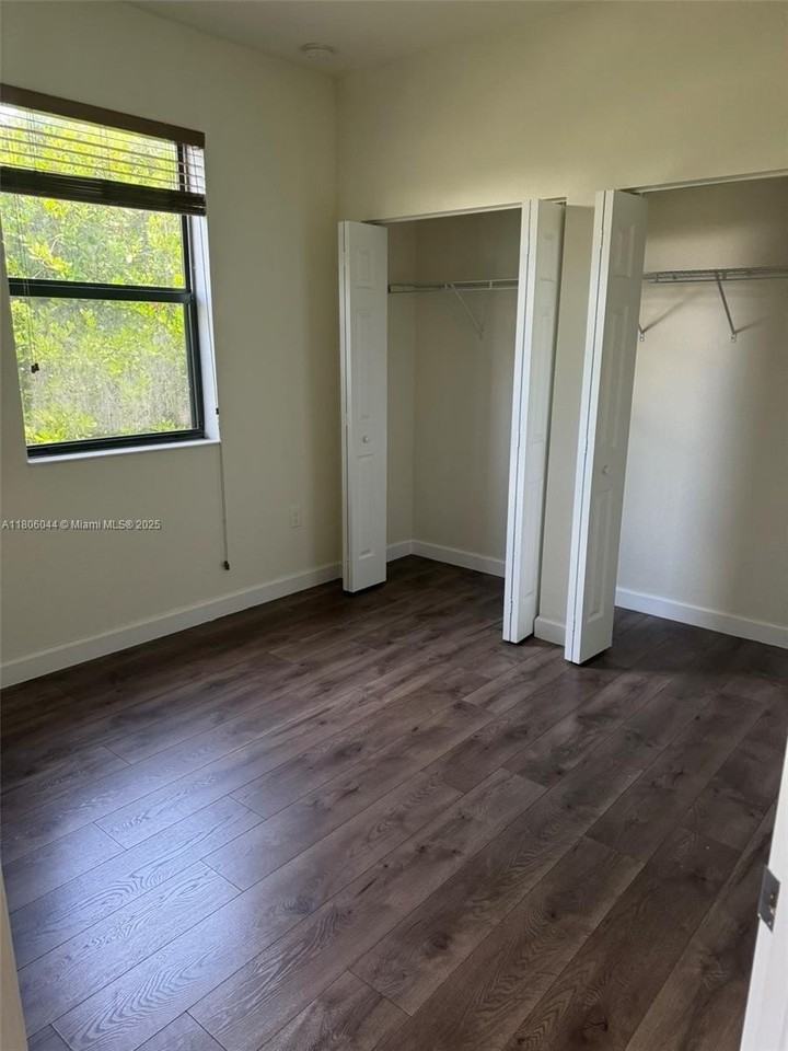 3737 Se 2nd Dr - Photo 7 of 15