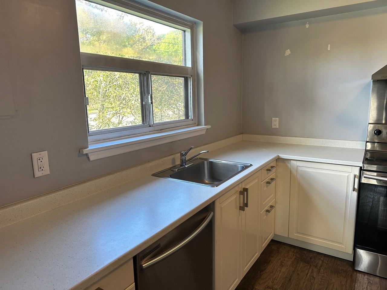 1033 Ravine Rd #1 - Photo 3 of 11