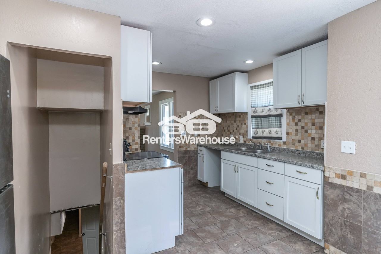 4316 Indiana Ave - Photo 3 of 17