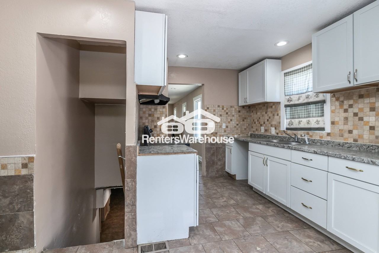 4316 Indiana Ave - Photo 2 of 17