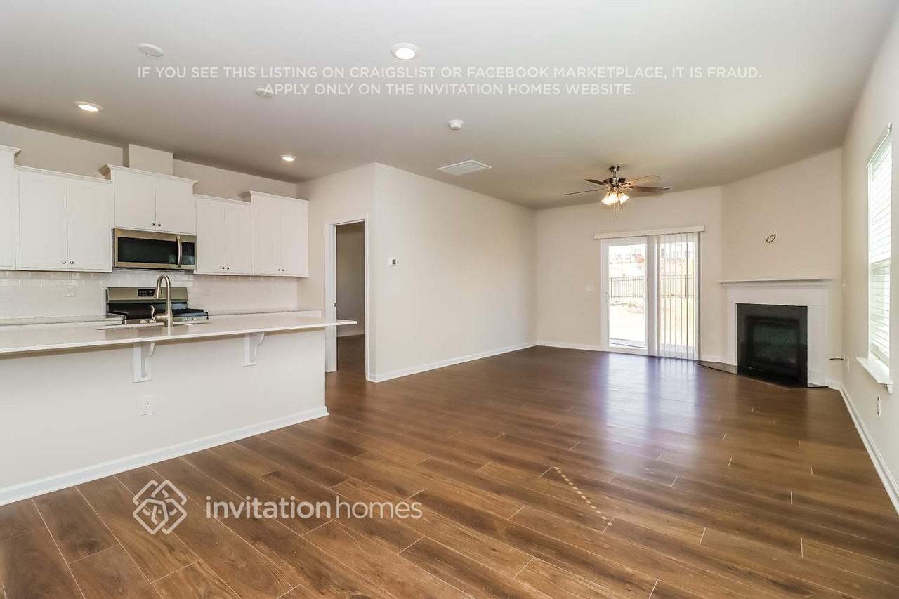 321 Kennerly Center Dr - Photo 6 of 18