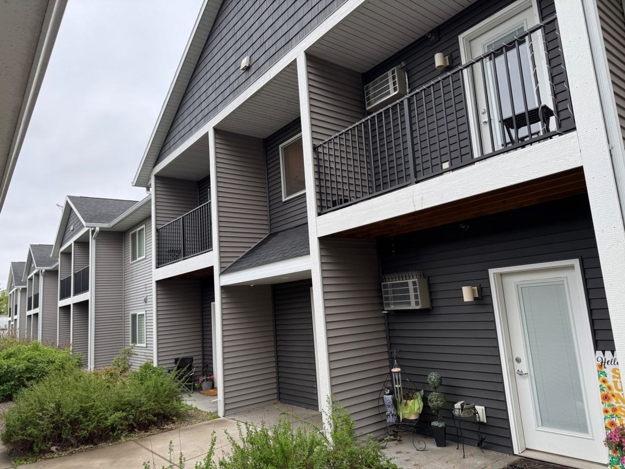 922 Charles St. - Photo 3 of 30