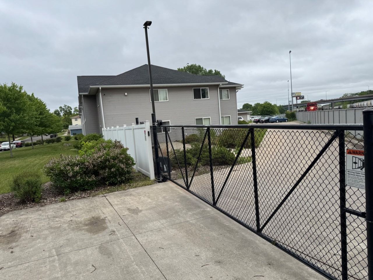 922 Charles St. - Photo 4 of 30